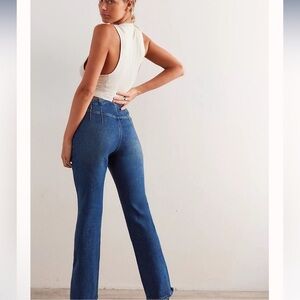 We The Free CRVY Nix Corset Flares in Dark Wash NWT Size 29